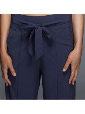 Lululemon Noir Wide-Leg Pant navy size 4